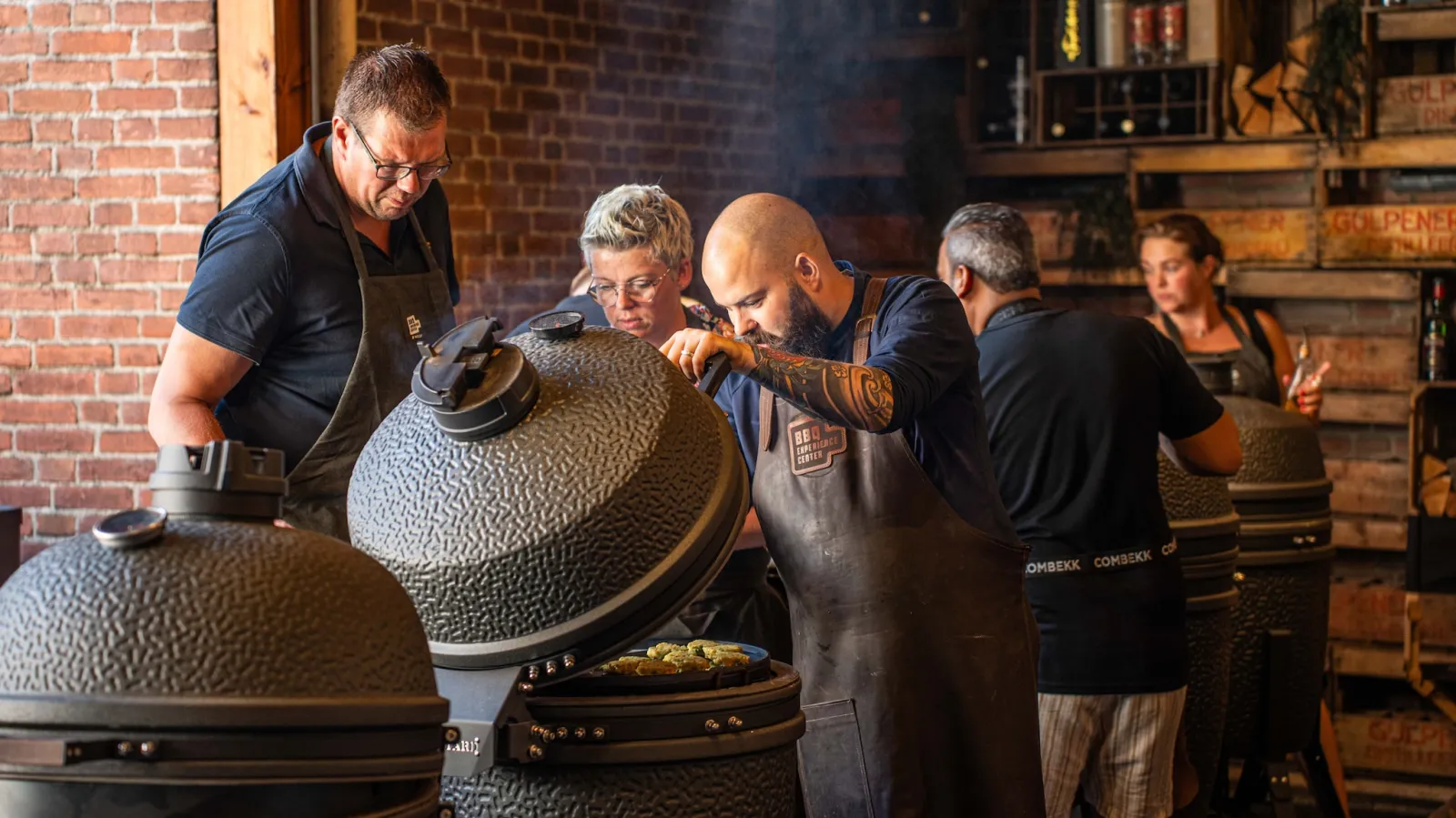 BBQ Experience Center blijft klanten aan het merk binden met workshops en kleinschalige evenementen. Die zijn volgens Joey Buys gerichter en effectiever dan de vroegere megafestivals. Foto: BBQ Experience Center
